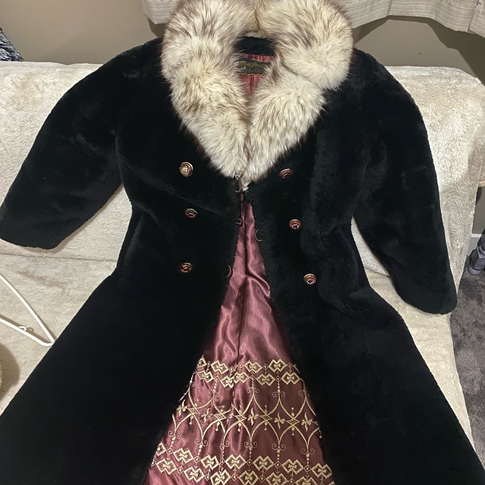 Fox Fur Coat - Picture 4 of 5